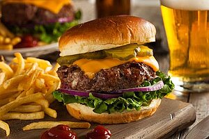Hamburger aus grasgefüttertem Bison