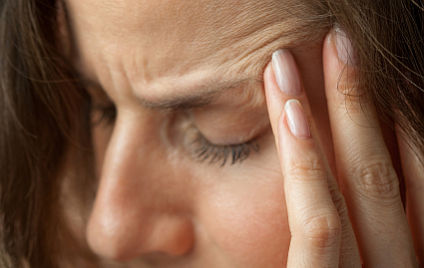 Kopf- und Nackenschmerz zusammen: Oft ist es Migräne