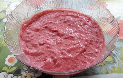 Obst-Sahne-Dessert