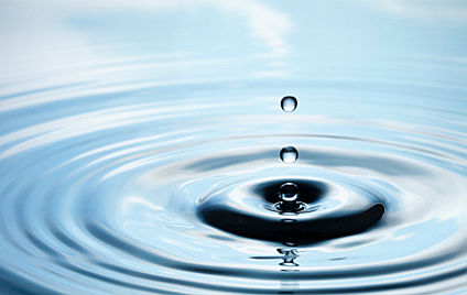 Wassertropfen und Wolken
